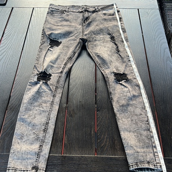 Ripped Jeans - Picture 8 of 9